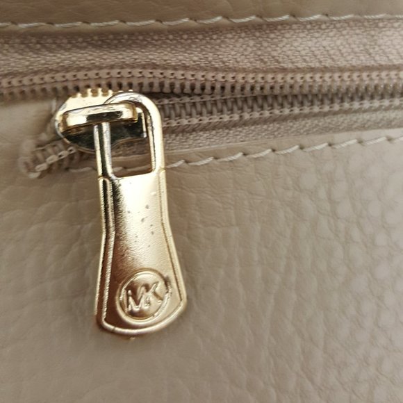 Women's MICHAEL KORS Large Luggage  Beige Leather Satchel Bag Tote Handbag - Picture 12 of 16